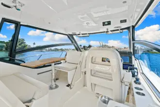 Thumbnail von Boston Whaler 325 Conquest