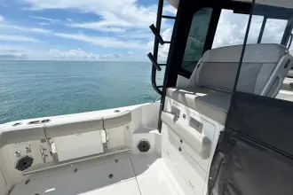 Thumbnail von Boston Whaler 365 Conquest