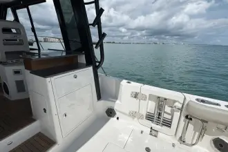 Thumbnail von Boston Whaler 365 Conquest