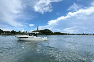 Thumbnail von Boston Whaler 365 Conquest