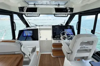 Thumbnail von Boston Whaler 365 Conquest