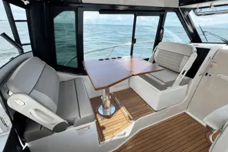 Thumbnail von Boston Whaler 365 Conquest
