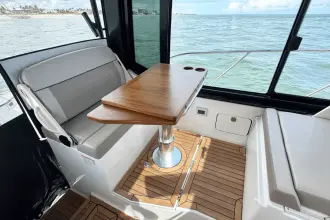 Thumbnail von Boston Whaler 365 Conquest