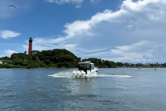 Thumbnail von Boston Whaler 365 Conquest