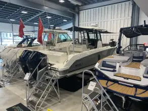 Thumbnail von Boston Whaler 330 Outrage
