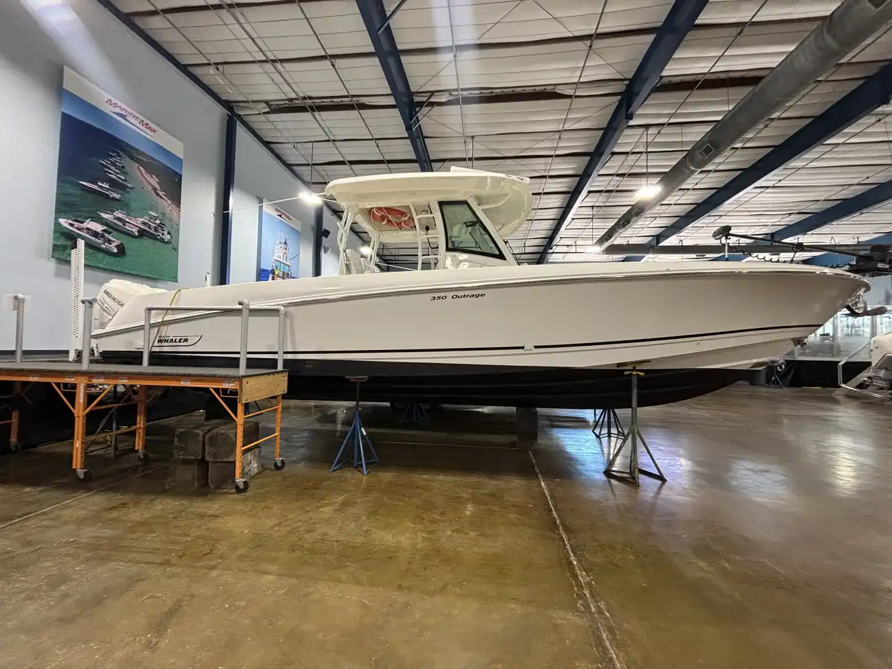 Boston Whaler 350 Outrage