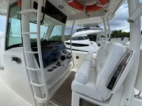 Thumbnail von Boston Whaler 350 Outrage