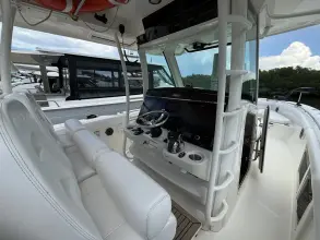 Thumbnail von Boston Whaler 350 Outrage