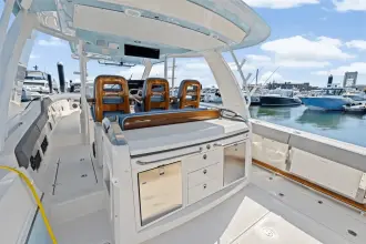 Thumbnail von Boston Whaler 420 Outrage