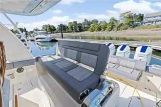 Thumbnail von Boston Whaler 420 Outrage