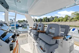 Thumbnail von Boston Whaler 420 Outrage