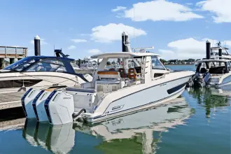 Thumbnail von Boston Whaler 420 Outrage
