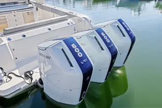 Thumbnail von Boston Whaler 420 Outrage