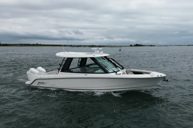Boston Whaler 330 Vantage