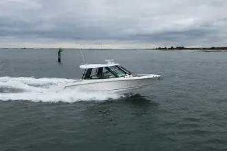 Thumbnail von Boston Whaler 330 Vantage