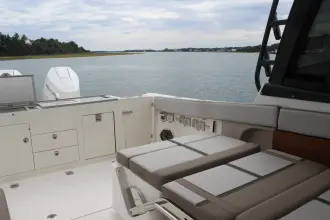 Thumbnail von Boston Whaler 330 Vantage