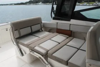 Thumbnail von Boston Whaler 330 Vantage