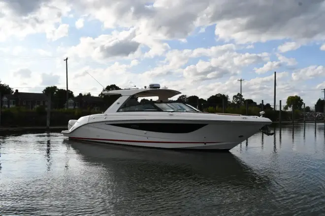 Sea Ray SLX 400 fuera de borda