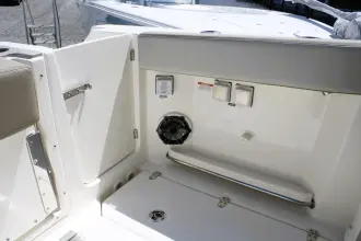 Thumbnail von Boston Whaler 330 Vantage