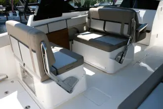 Thumbnail von Boston Whaler 330 Vantage