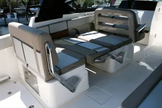 Thumbnail von Boston Whaler 330 Vantage
