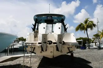Thumbnail von Boston Whaler 330 Vantage