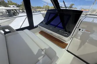 Thumbnail von Boston Whaler 405 Conquest