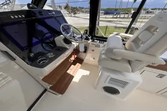 Thumbnail von Boston Whaler 405 Conquest
