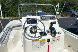 Thumbnail von Boston Whaler 150 Montauk