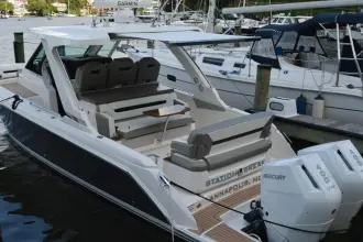 Thumbnail von Tiara Yachts 34 LS Station Break