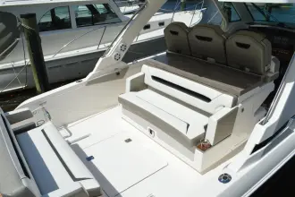 Thumbnail von Tiara Yachts 34 LS Station Break