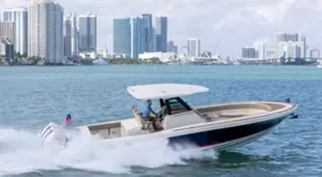 Chris Craft 34 Catalina