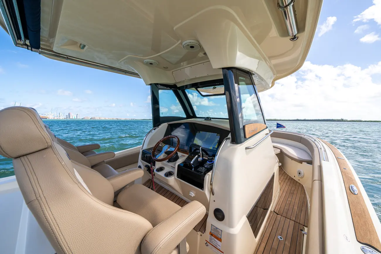 Thumbnail von Chris Craft 34 Catalina