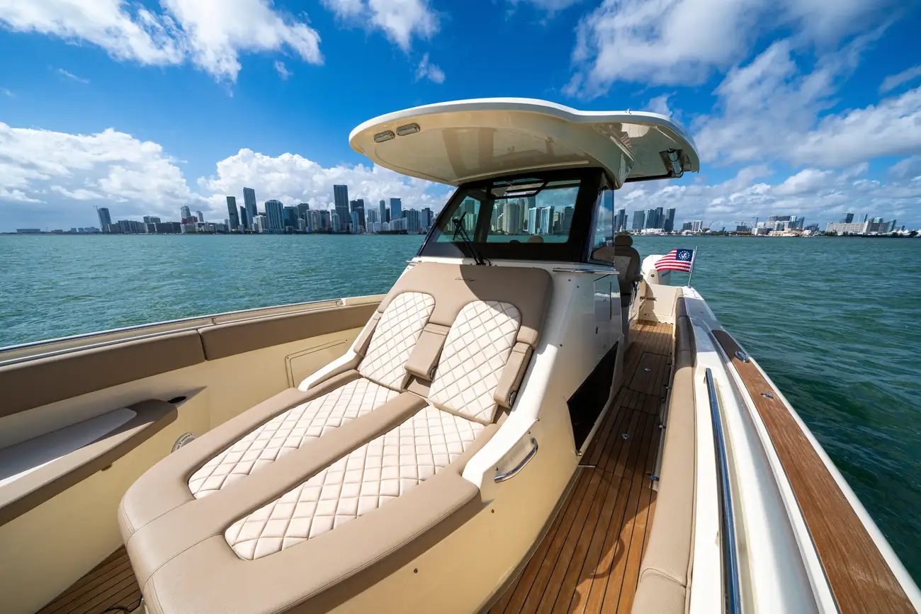 Thumbnail von Chris Craft 34 Catalina