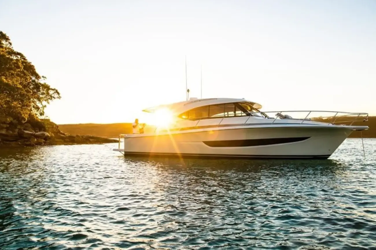 Thumbnail von Riviera 395 Suv