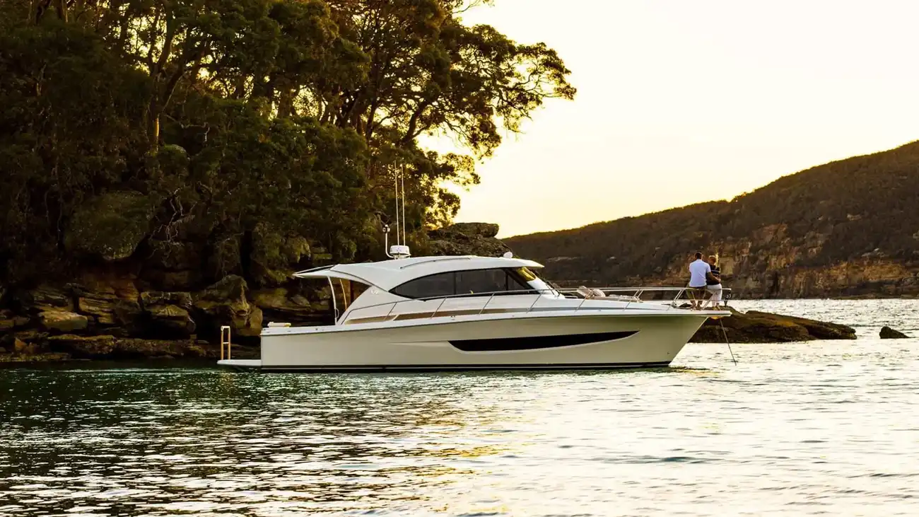 Thumbnail von Riviera 395 Suv