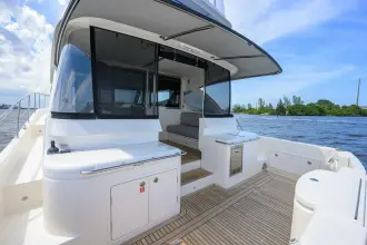 Thumbnail von Riviera Sports Motor Yacht 46