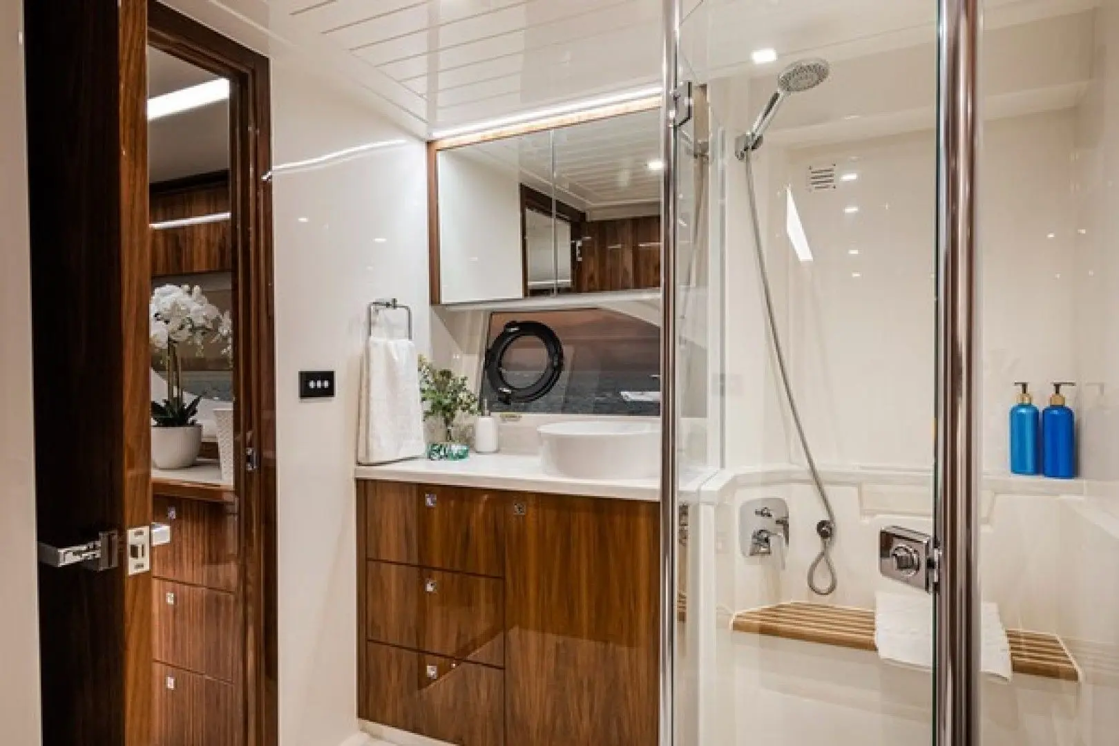 Thumbnail von Riviera 645 Suv