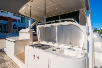 Thumbnail von Riviera 64 Sports Motor Yacht