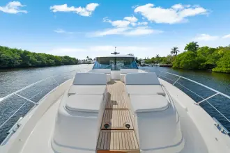 Thumbnail von Riviera 6800 Sport Yacht