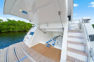 Thumbnail von Riviera 6800 Sport Yacht