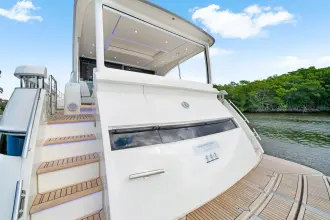 Thumbnail von Riviera 6800 Sport Yacht