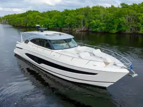 Thumbnail von Riviera 6800 Sport Yacht