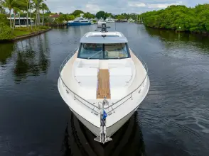 Thumbnail von Riviera 6800 Sport Yacht