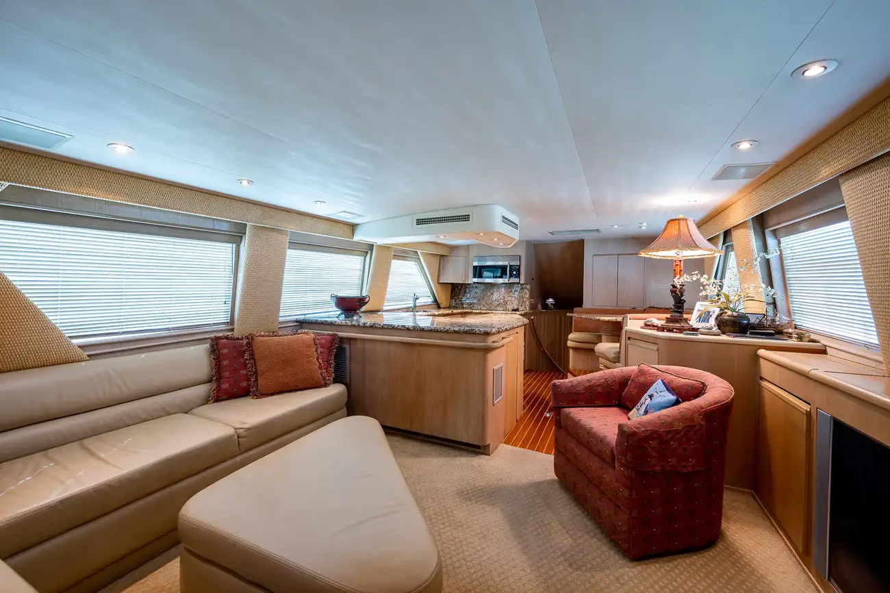 Thumbnail von Hatteras 65 Convertible