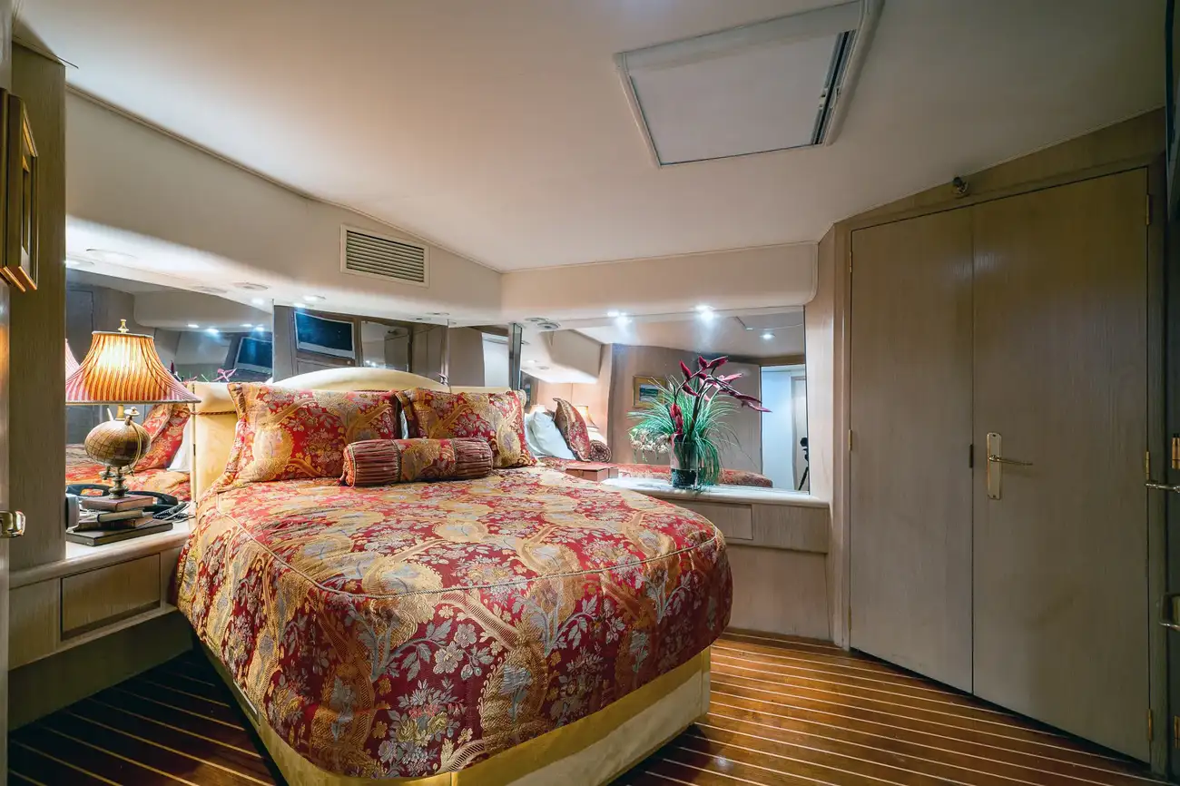 Thumbnail von Hatteras 65 Convertible