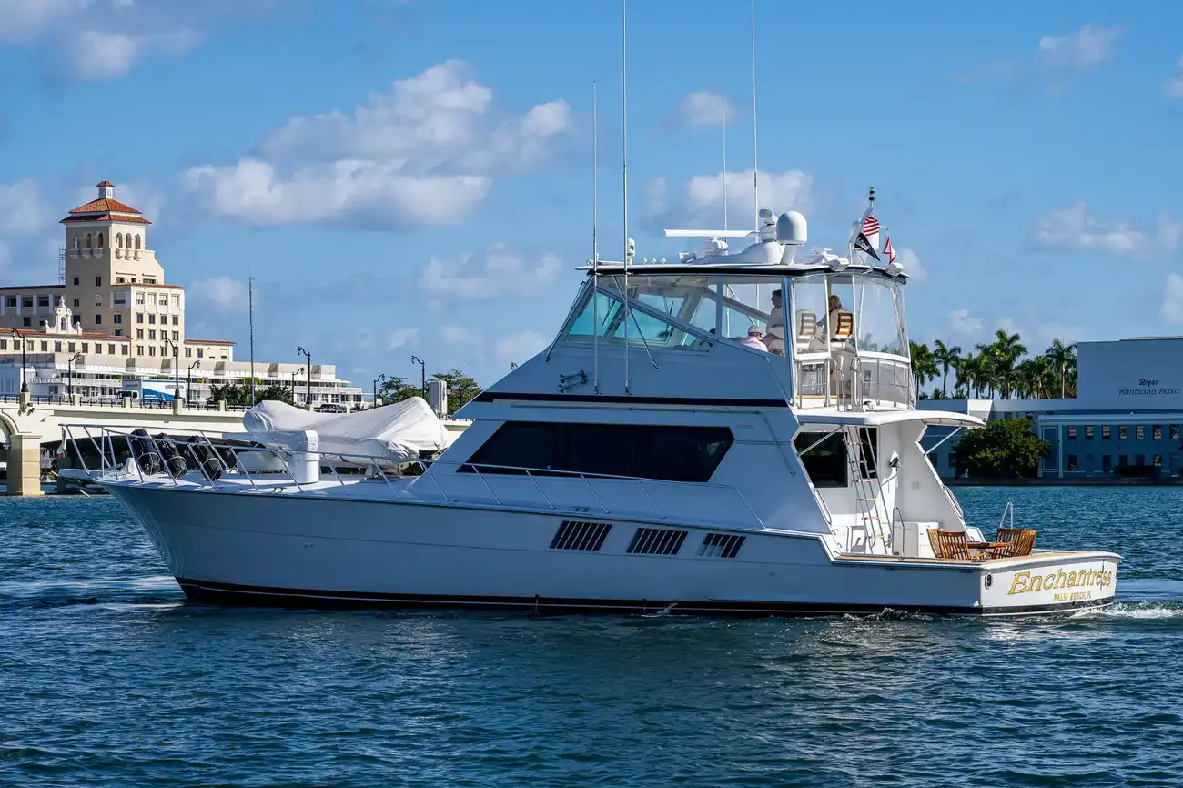 Thumbnail von Hatteras 65 Convertible
