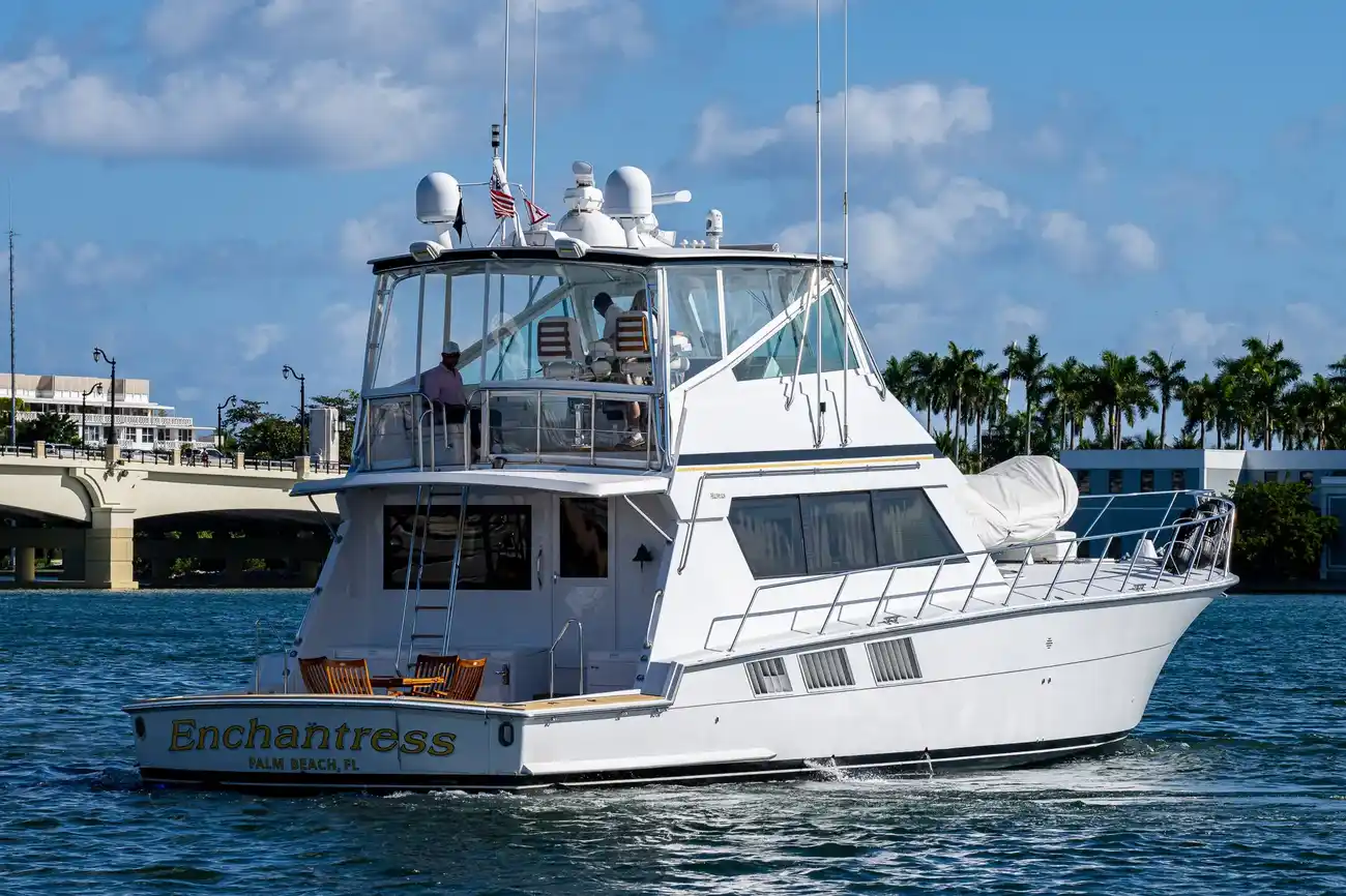 Thumbnail von Hatteras 65 Convertible