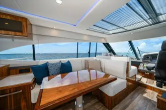 Thumbnail von Riviera 5400 Sport Yacht