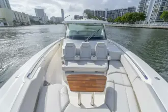 Thumbnail von Tiara Yachts 43LS